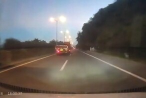 Ехал, моргая всем и "успел"