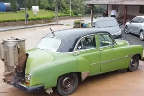 Chevrolet Styleline Deluxe на дровах уже почти полвека ездит по Бразилии