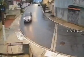 Полёт на машине с лестницы