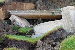 Обрушение церковной усыпальницы открыло доступ к 300-летнему подземному склепу