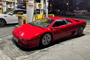 В Москве выставили на продажу почти новый 34-летний Lamborghini Diablo