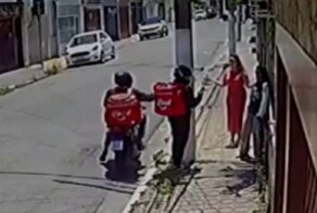 Женщина удивила бандитов во время ограбления