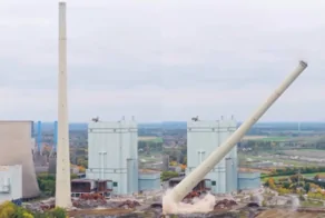 В Германии снесли 282-метровую трубу