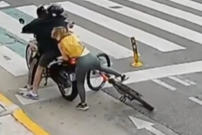 Туристка в Аргентине показала грабителю на мотоцикле, на что способны русские девушки