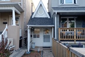 Это самый маленький дом в канадском мегаполисе Торонто