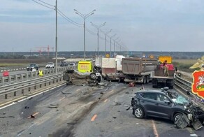 Момент массовой аварии на новой платной трассе ЮЛА в Подмосковье
