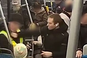 Пассажир напал на контролера в московском автобусе