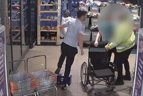 Колясочник мгновенно «исцелился», когда его поймали на воровстве