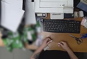 Сотрудница ювелирного магазина украла украшения почти на 400 тысяч рублей