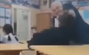 Родители получившего на уроке подзатыльник школьника не стали жаловаться на учителя