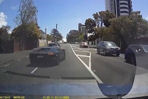 Машину купил, но ездить пока не научился