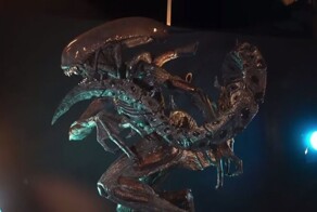 Скульптура Чужого из подручных материалов