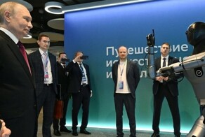 Робот станцевал для Владимира Путина