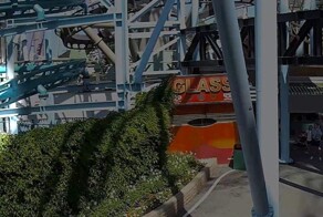 Женщина выжила после падения с американских горок