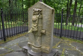 Памятник ноге героя-предателя, имя которого его страна постаралась стереть из памяти