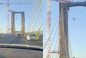 В Севилье с моста упала переносная туалетная кабина