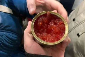 Сибирские пенсионерки стояли в очереди за дешевой икрой около 5 часов и проиграли
