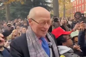 Одинокий пенсионер случайно устроил самый дымный флешмоб в Нью-Йорке