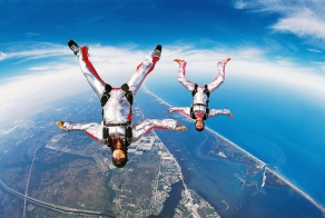 Выжили после неудачного прыжка с парашютом (10 фото)