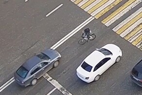 Лобовое столкновение велосипедиста с автомобилем