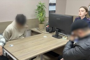 Подростку, ранившему ножом охранника столичного ТЦ, предъявили обвинение