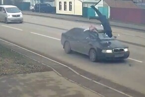 Если смотреть только вперёд, то машин как будто нет