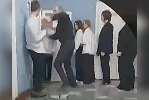 "Претензий к педагогу не имеем": в екатеринбургской школе учитель подрался с семиклассником из-за мата