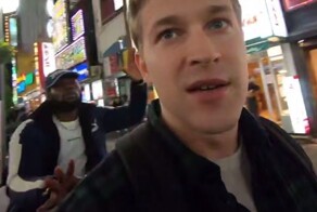 Блогер, хваливший безопасность Токио, стал жертвой нападения