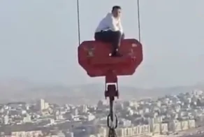 15-летний подросток забрался на кран и застрял там на целую ночь