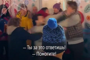 "Ты за это ответишь!": концертный директор Филиппа Киркорова подрался с блогером на открытии ГУМ-катка