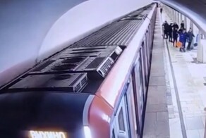 Пьяный парень прокатился на крыше поезда в московском метро