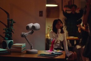 Сценарист «Истории игрушек» помог студентам создать умную говорящую лампу