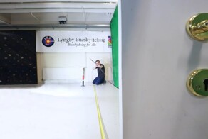 Почему не стоит подглядывать в замочную скважину лучника