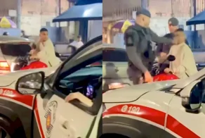 Полицейский в Бразилии ударил мотоциклиста, нарушившего правила дорожного движения