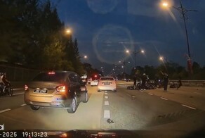 Всю дорогу завалили своими мотоциклами