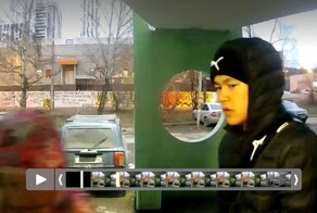 В Екатеринбурге неизвестный приставал к девочке у подъезда