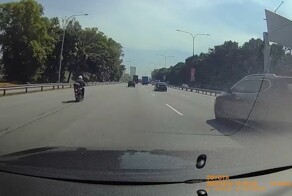 На полном ходу в стоящий автомобиль