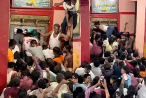 Давка у храма: сотни паломников борются за вход в священное место