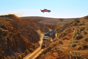 Новая джимхана по-австралийски: 670-сильный Subaru Brat под слоем пыли