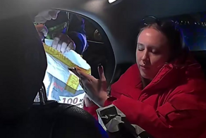 В Москве таксист помог задержать сообщницу мошенников с 3 млн рублей