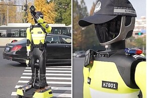 В Китае на загруженных перекрасках заработал робот-регулировщик