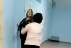 "Меня тошнит от вас": в Пермском крае учитель силой отвела семиклассницу в туалет, чтобы смыть с неё косметику