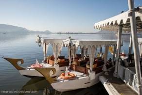 Озеро Пичола и Городской Дворец Удайпура в Индии (42 фото)