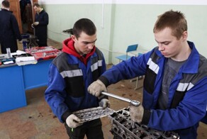 Большинство российских девятиклассников старшей школе предпочли обучение в колледжах и техникумах