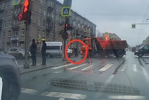Смертельно опасный номер - переход дороги перед грузовиком