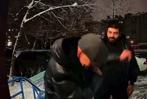 В Оренбурге таксист напал на пожилого мужчину и сломал ему несколькими ударами челюсть