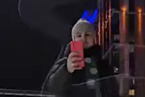 "Жалуйтесь в ООН": в Екатеринбурге женщина демонстративно разрушила снежный замок, который строили дети