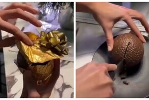 Огромная новогодняя конфета оказалась с сюрпризом