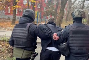 ФСБ задержала членов преступной группы, незаконно легализовавшей около 2000 мигрантов