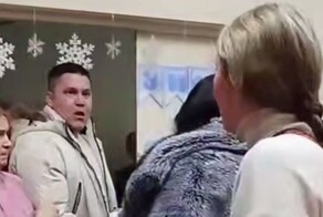 Мужчина закатил истерику в детском саду из-за новогоднего подарка
